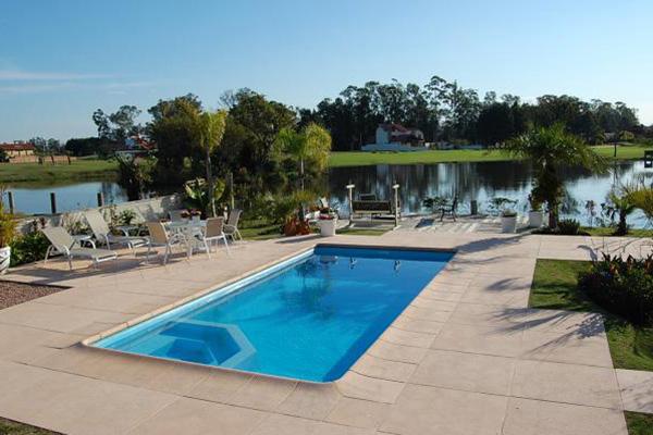 Piscina em vinil construída pela Solare Piscinas